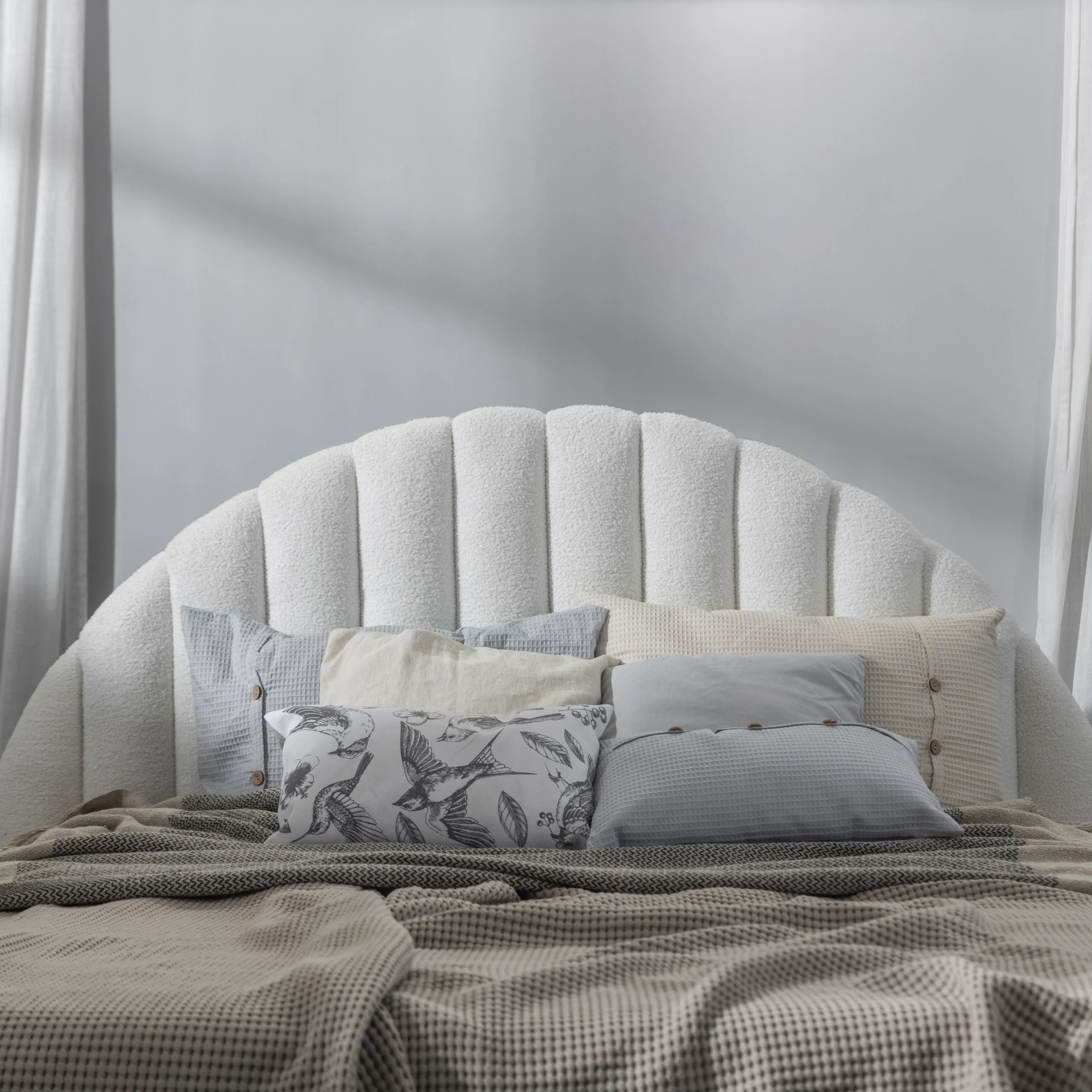 Miegamojo lova Vertical Round 140x200 3 Miegamojo lova Vertical Round 140x200, Lima Design, Minkštieji baldai,